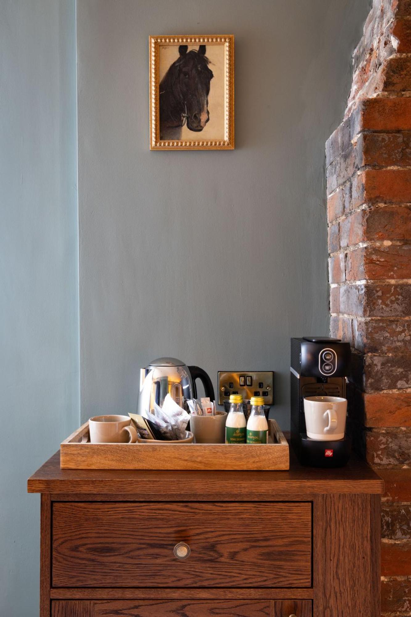 The Coat And Bear - A Heartwood Inn นิวเบอรี ภายนอก รูปภาพ